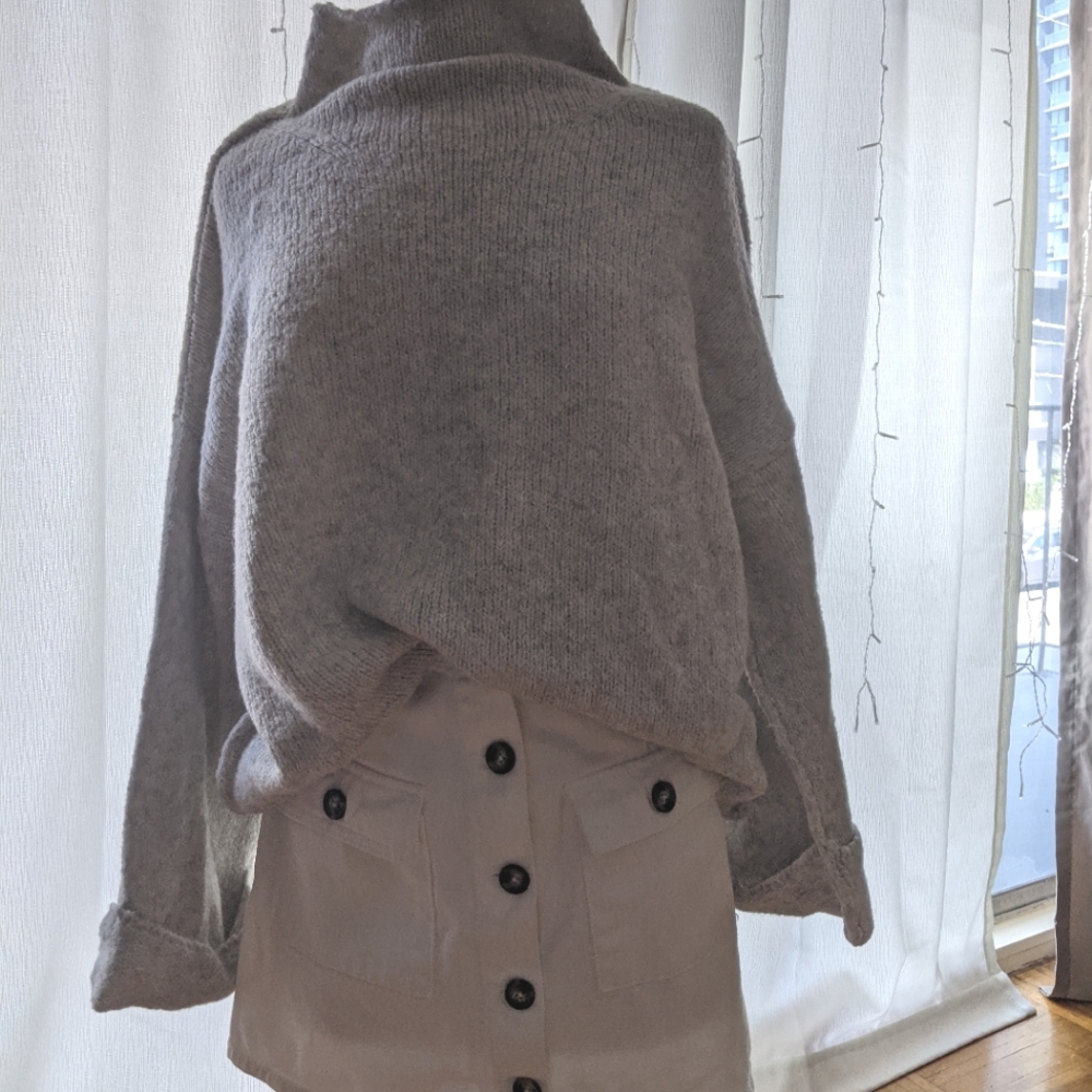 Line mock neck wool sweater